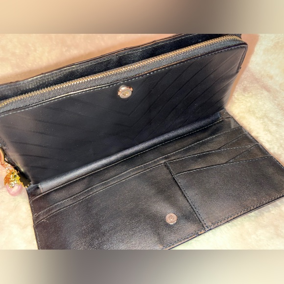 Victoria’s Secret Black Studded V-Quilt Women Wallet Magnetic Clasp Zipper Pouch - Picture 12 of 16